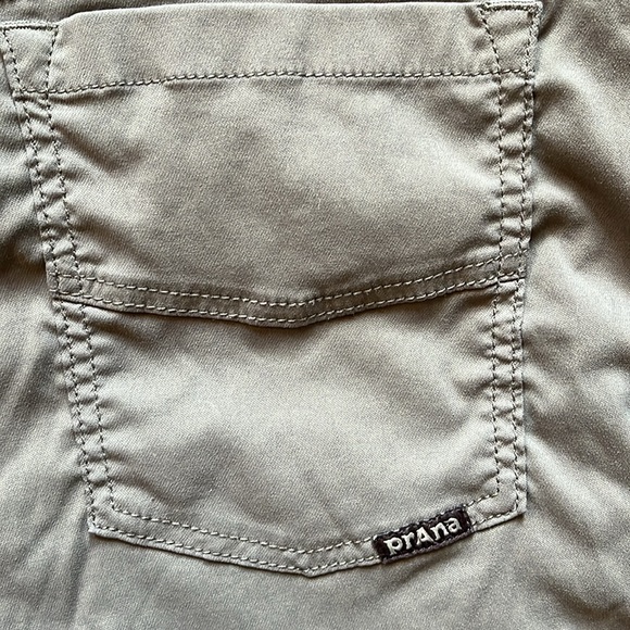 Prana men’s size 36 waist and 9 inch length shorts - Picture 9 of 11